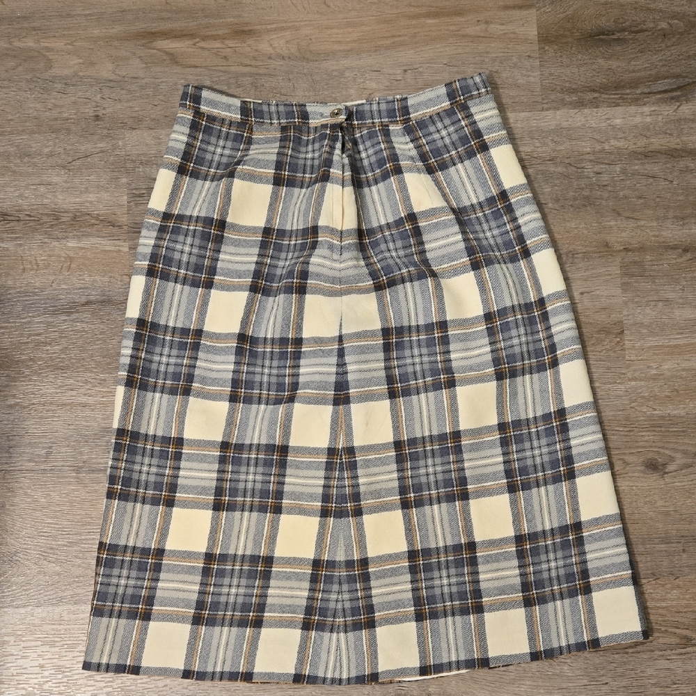 Chic Wool Plaid A-Line Skirt in Cream and Gray